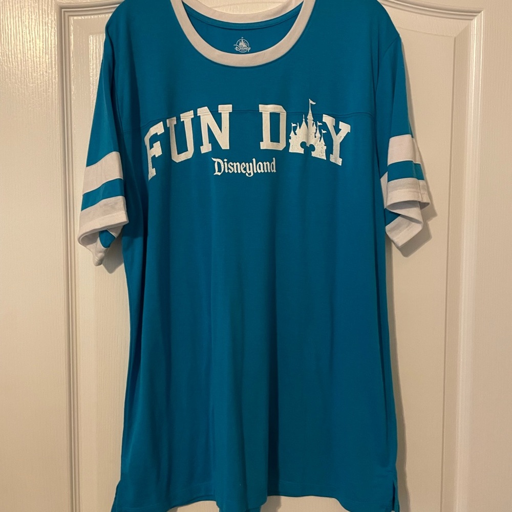 DISNEYLAND XL Aqua and White Fun Day T-Shirt